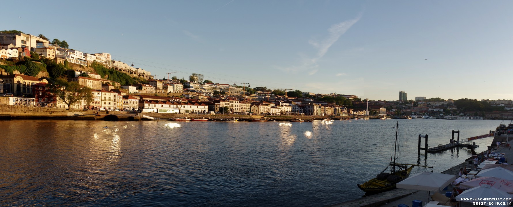 59137PaCrLe - Walking to the Douro River and across the Dom Luis I Bridge with Julia - Porto, Portugal